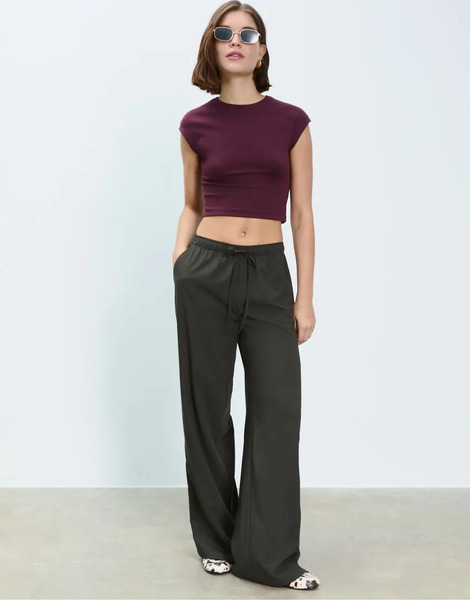  Stradivarius Long Flowing Smart Trousers In Green 