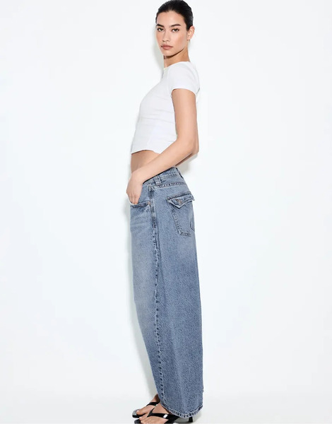  Stradivarius Low Waist Barrel Jeans In Medium Blue Denim 