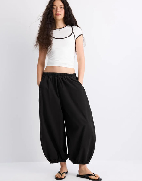  Stradivarius Poplin Bloomer Trousers In Black 