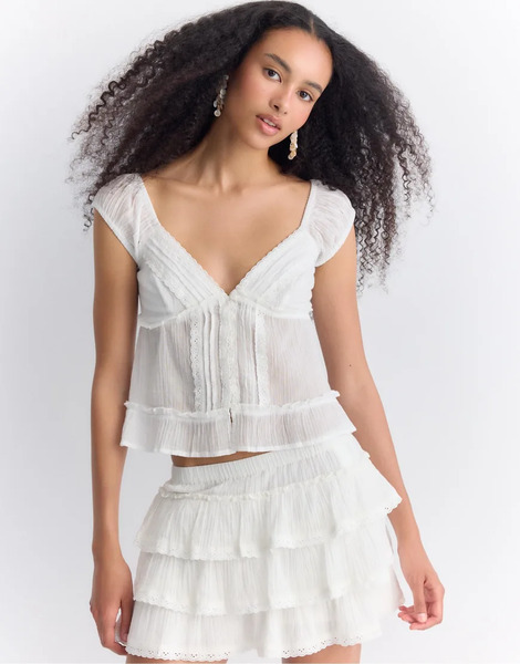  Stradivarius Ruffled Crinkle Skort In Ecru White 