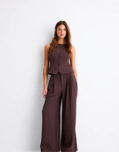  Stradivarius Sleeveless Buttoned Top In Brown 