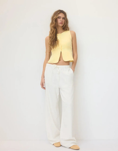  Stradivarius Sleeveless Buttoned Top In Gold Yellow 