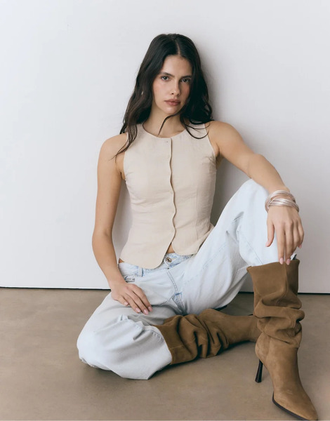  Stradivarius Sleeveless Buttoned Top In Stone White 