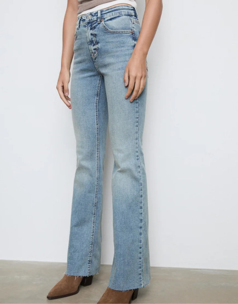 Stradivarius Slit Fit Flared Jeans In Mid Blue 