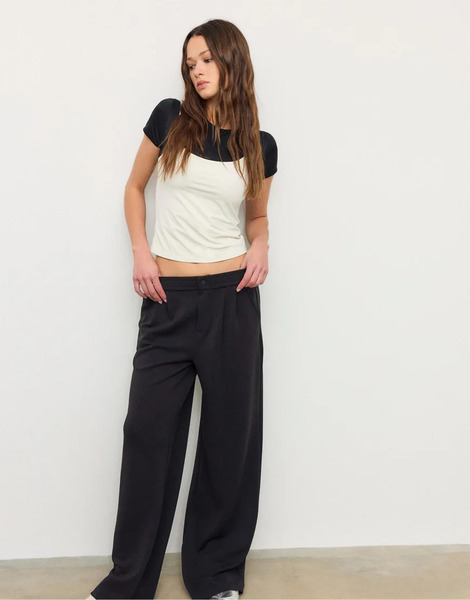  Stradivarius Soft Touch Darted Trousers In Black 