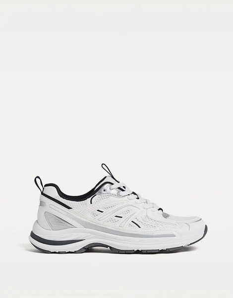  Stradivarius Trainers With Detail In White 