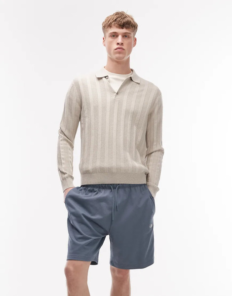  The North Face Essential Logo Light Oversized Short In Light Grey 