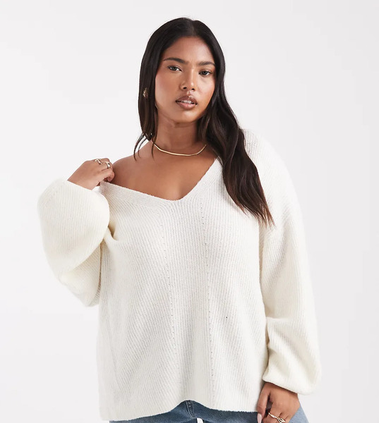 Threadbare Plus Fluffy V Neck Slouchy Jumper In Off White 