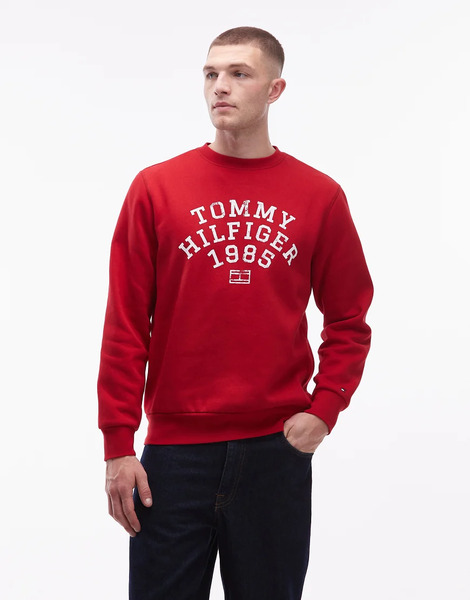  Tommy Hilfiger Arch Large Centre Logo Sweatshirt In Red 