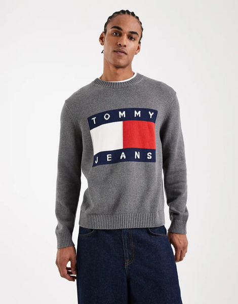  Tommy Jeans Flag Jumper In Grey Heather 