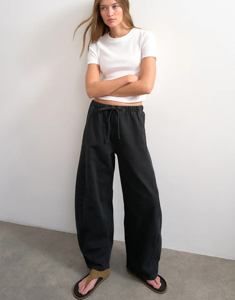  Topshop Pull On Barrel Jean In Washed Black 