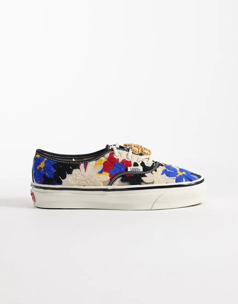  Vans Authentic Trainers In Mulit Floral Multi 