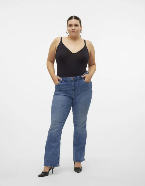  Vero Moda Curve Flared Fit Jeans In Medium Blue Denim 