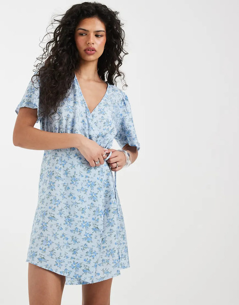  Vero Moda Flutter Sleeve Wrap Front Mini Dress In Blue Floral Print 