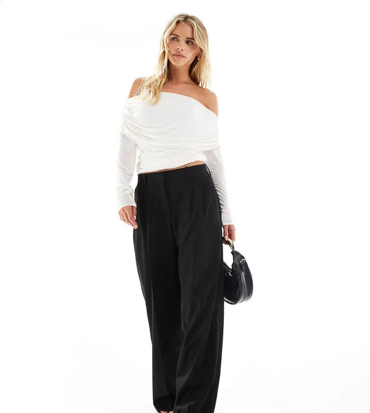  Vero Moda Petite Dad Fit Tailored Trouser In Black 