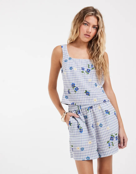  Vero Moda Pull On Shorts Co Ord In Blue Floral Gingham Print 