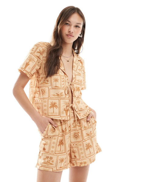  Vero Moda Pull On Shorts Co Ord In Tonal Postcard Print Multi 