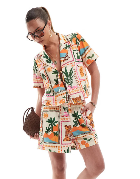  Vero Moda Pull On Shorts Co Ord In Tropical Postcard Print Multi 