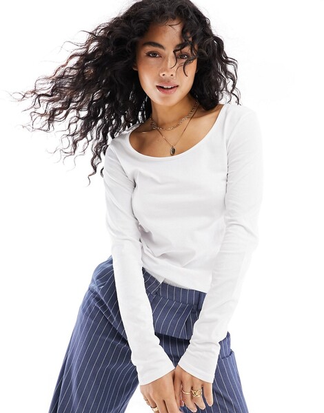  Vero Moda Soft Scoop Neck Long Sleeve Top In White 