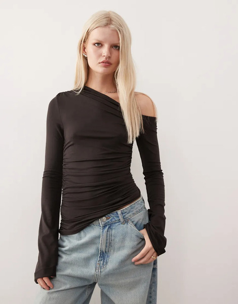  Weekday Asymmetric Shoulder Long Sleeve Top In Dark Brown 