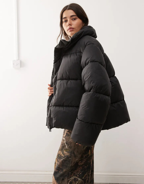  Weekday Oversized Puffer Coat In Black 