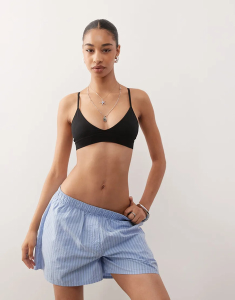  Weekday Soft Seamless Triangle Bra In Black 