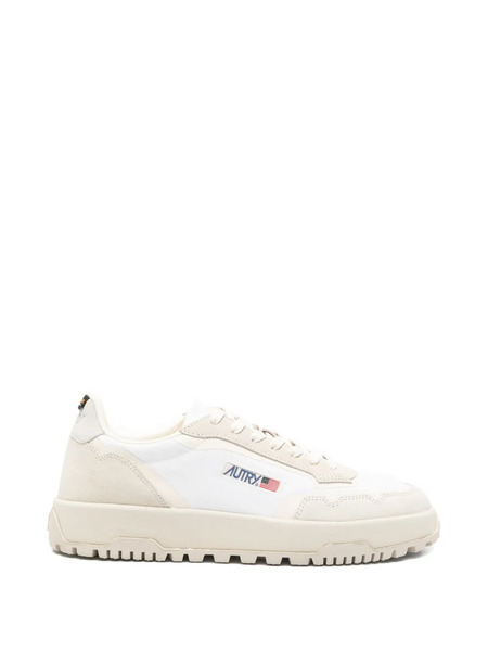  Autry Logo-patch Sneakers - White 