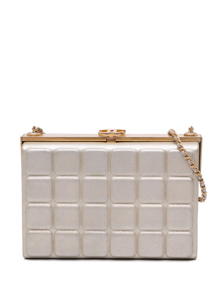  Chanel Pre-owned 2016-2017 Chocolate Bar Metallic Lambskin Frame Clutch With Chain Crossbody Bag - Gold 