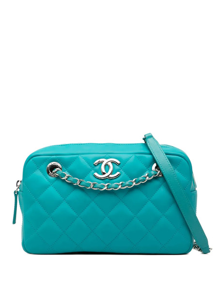  Chanel Pre-owned 2015-2016 Medium Cc Quilted Rubberized Lambskin Coco Rain Camera Bag Crossbody Bag - Blue 