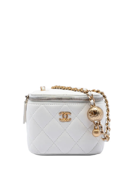  Chanel Pre-owned 2021 Mini Quilted Lambskin Pearl Crush Vanity Case With Chain Crossbody Bag - White 