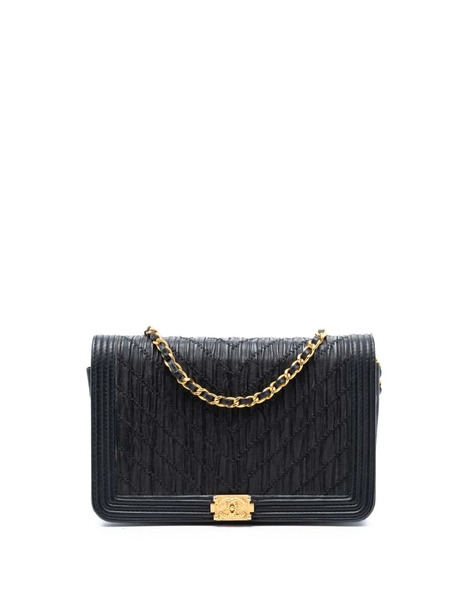  Chanel Pre-owned 2018 Pleated Crumpled Chevron Calfskin Le Boy Wallet On Chain Crossbody Bag - Black 