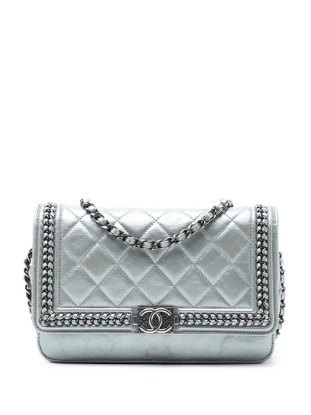  Chanel Pre-owned 2016-2017 Quilted Crinkled Metallic Calfskin Boy Piped Wallet On Chain Crossbody Bag - Silver 