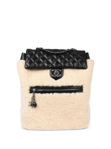  Chanel Pre-owned 2013 Shearling Backpack - Neutrals 