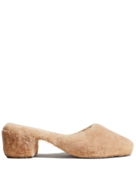  Khaite Clio 50mm Shearling Mules - Neutrals 
