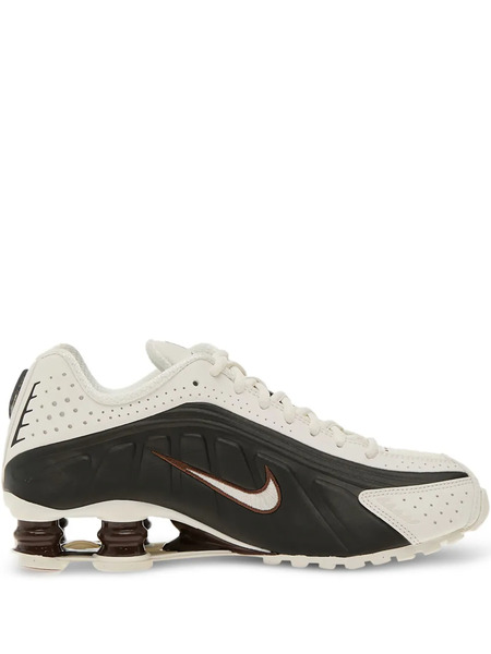  Nike Shox R4 Trainers - White 