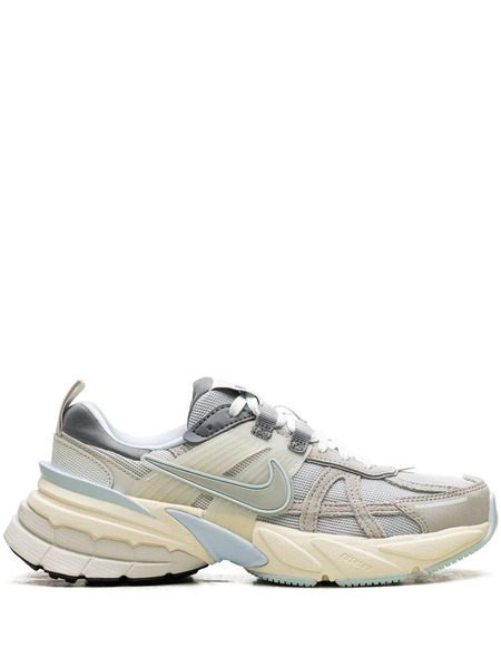  Nike V2k Run metallic Platinum Sneakers - Neutrals 