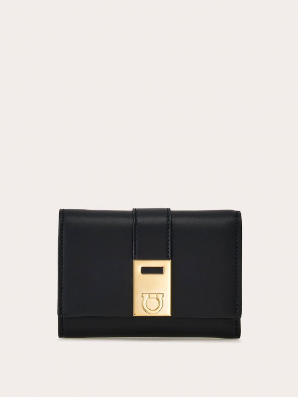  Ferragamo Women Hug Compact Wallet Black 