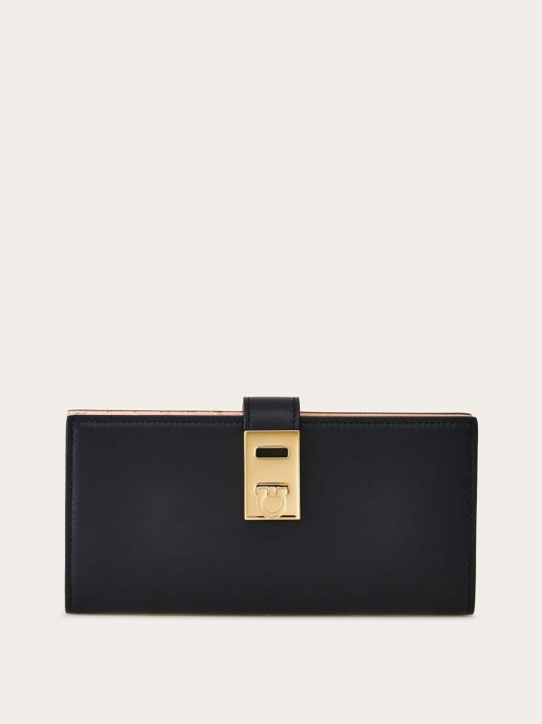  Ferragamo Women Hug Continental Wallet Black 