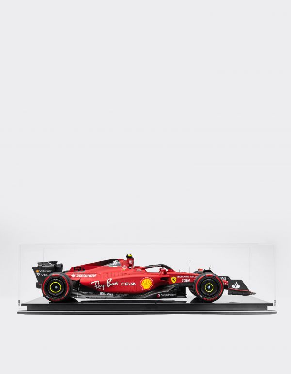  Ferrari 1:8 Scale Carlos Sainz Ferrari F1-75 Model -  F1 Models Red Os 