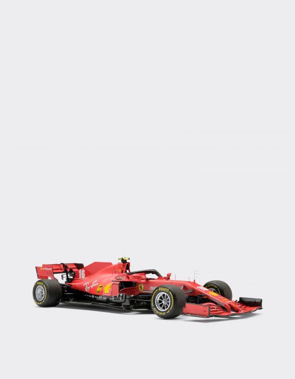  Ferrari Ferrari Sf1000 Model In 1:18 Scale -  F1 Models Red Os 