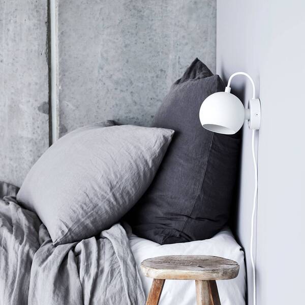  Frandsen Frandsen Wall Light Ball Magnet, Matt White 