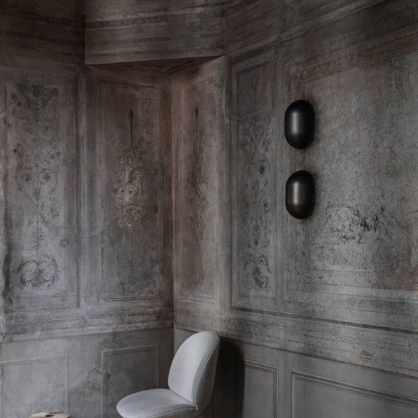  Gubi Gubi Howard Wall Light With Plug, Gunmetal 