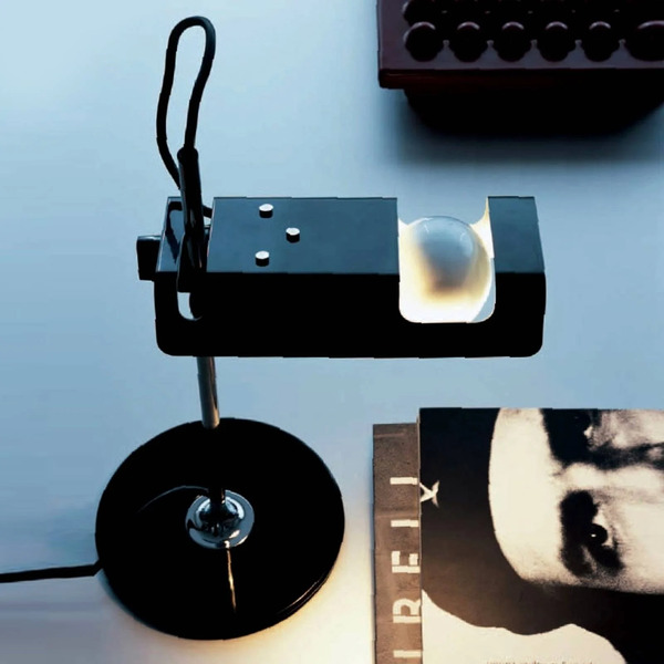  Oluce Oluce Spider - Horizontal Table Lamp, Black 