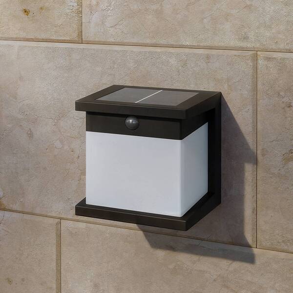  Philips Philips Diara Led Solar Wall Light, Black, With Sensor, Ip44 
