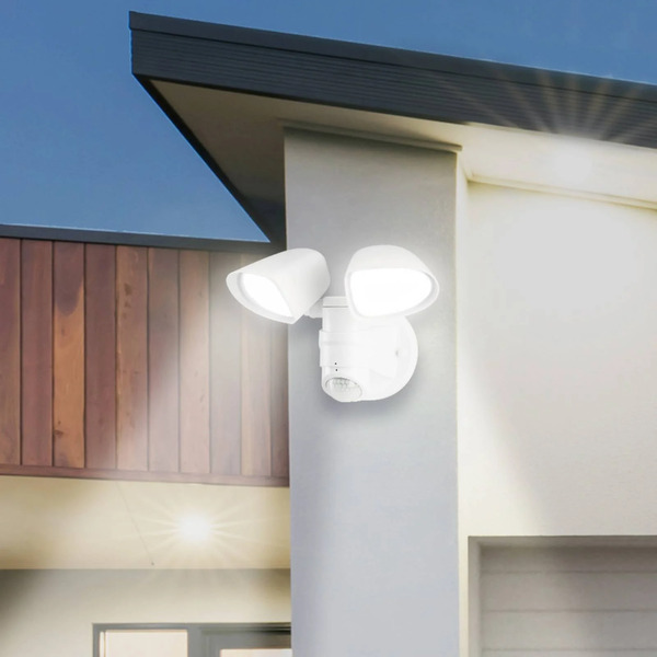  Telefunken Telefunken Led Sensor Outdoor Wall Spotlight Bilbao 2-bulb White 