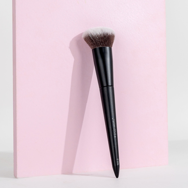  Brushworks No. 3 Multi-tasking Brush 