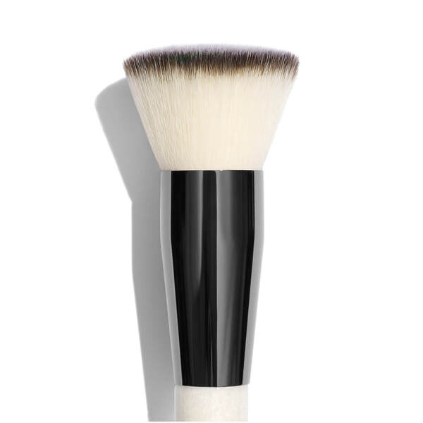  Chantecaille Buff And Blur Brush 