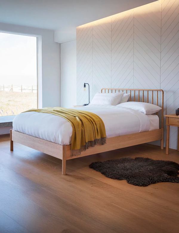  Gallery Direct Wycombe 4'6 Spindle Bed Natural 