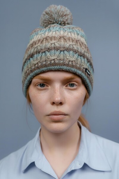  Eisbar Anka Pompon Insulated Merino Blend Beanie 