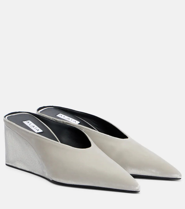  Alaia Alaia Cube 75 Velvet Wedge Pumps 